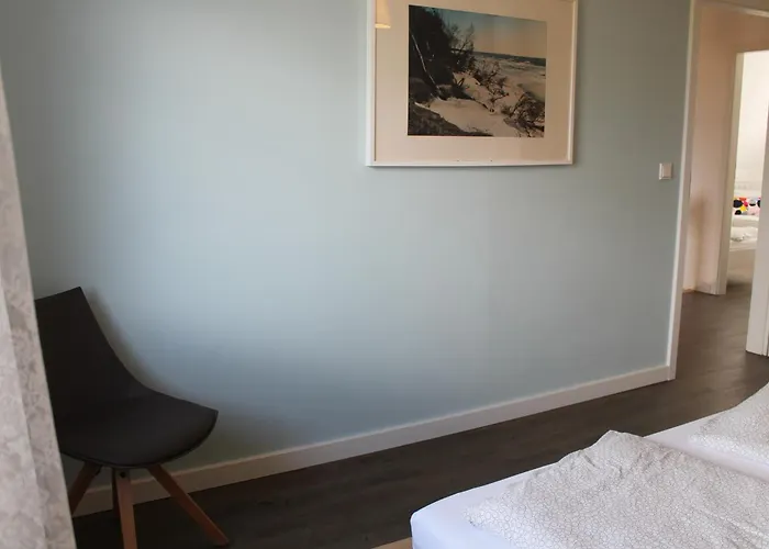 De Niege Leive * Born